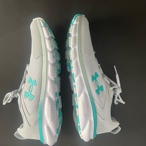 Under Armour Charged Assert